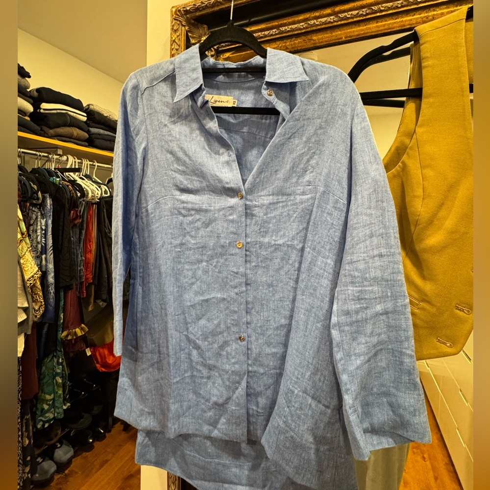 NWOT Blouse in Linen with pocket